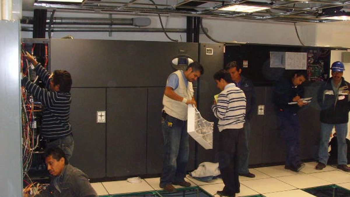 Cuadrilla de Nipomax trabajando en un site
